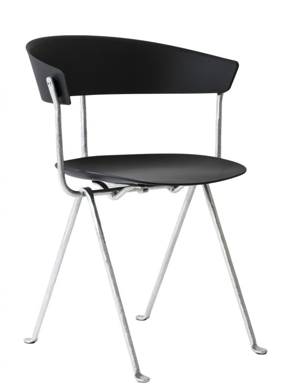 Schwarzer Magis Stuhl mit Polypropylen Sitz und Rückenlehne, silberfarbenem Metallgestell. Moderner Designstuhl.